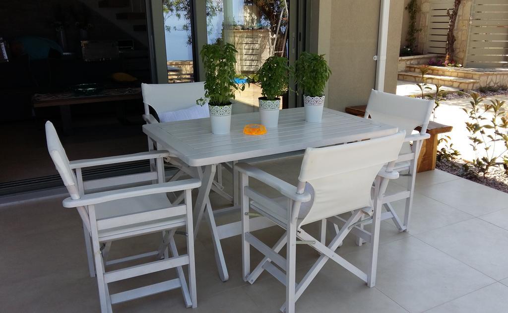 Villa Lilium อธานนิออน ภายนอก รูปภาพ