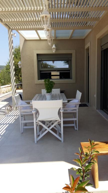 Villa Lilium อธานนิออน ภายนอก รูปภาพ